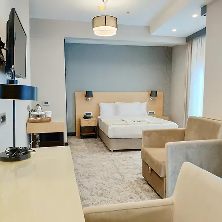 מלון Triada Karakoey 4*