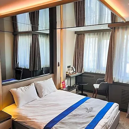 Triada Karakoey Istanbul