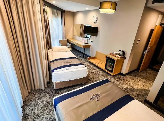 Triada Karakoey Istambul