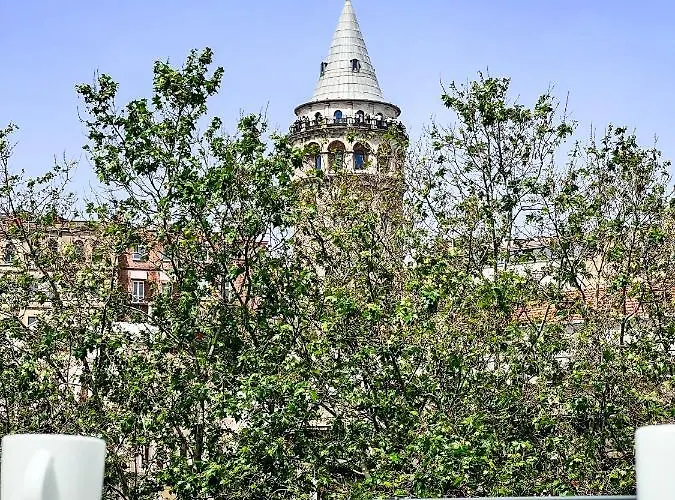 Triada Karakoey Istambul